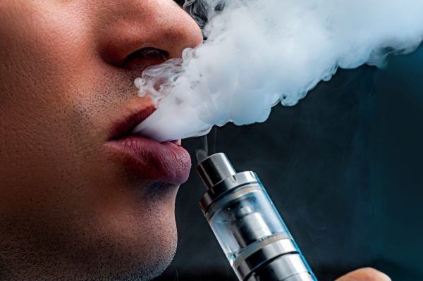 Cigarro eletrônico e narguilé: o que parece inofensivo pode provocar doenças tão nocivas quanto o cigarro comum