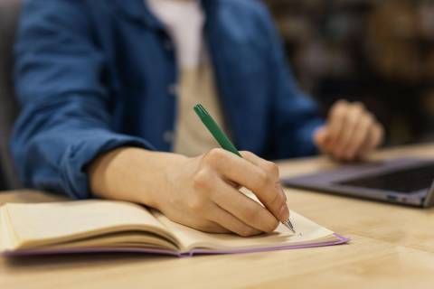 "Estudantes precisam trabalhar a inteligência emocional", afirma coordenador de pré-enem comunitário