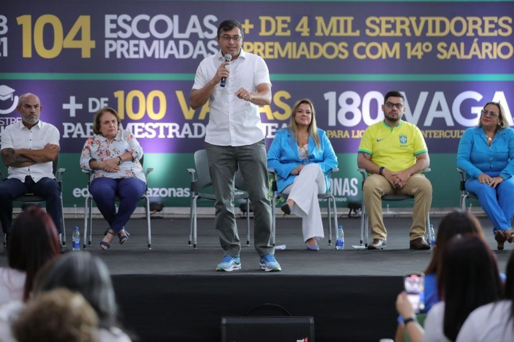 Governador Wilson Lima anuncia pagamento do 14° salários para educadores que superaram metas no Ideb