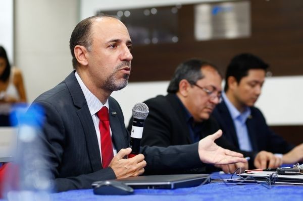 "É importante a população entender que essa não é a única saída", comenta Azury Benzion sobre proposta de aumento de impostos no AM