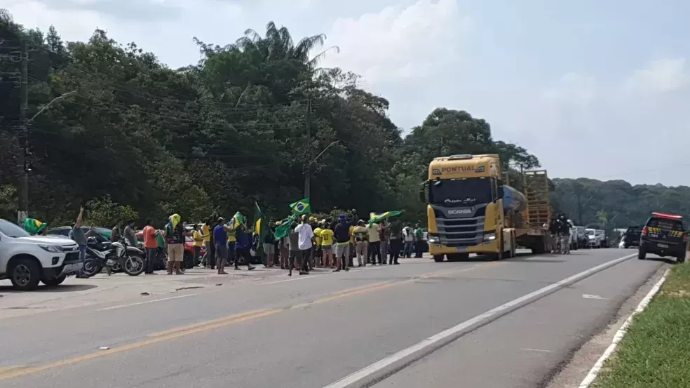 PF cumpre mandados de prisão, busca e apreensão contra suspeitos de organizar atos antidemocráticos no AM