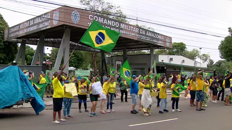 Idosos e aposentados somavam 80% do público do acampamento bolsonarista em frente ao CMA