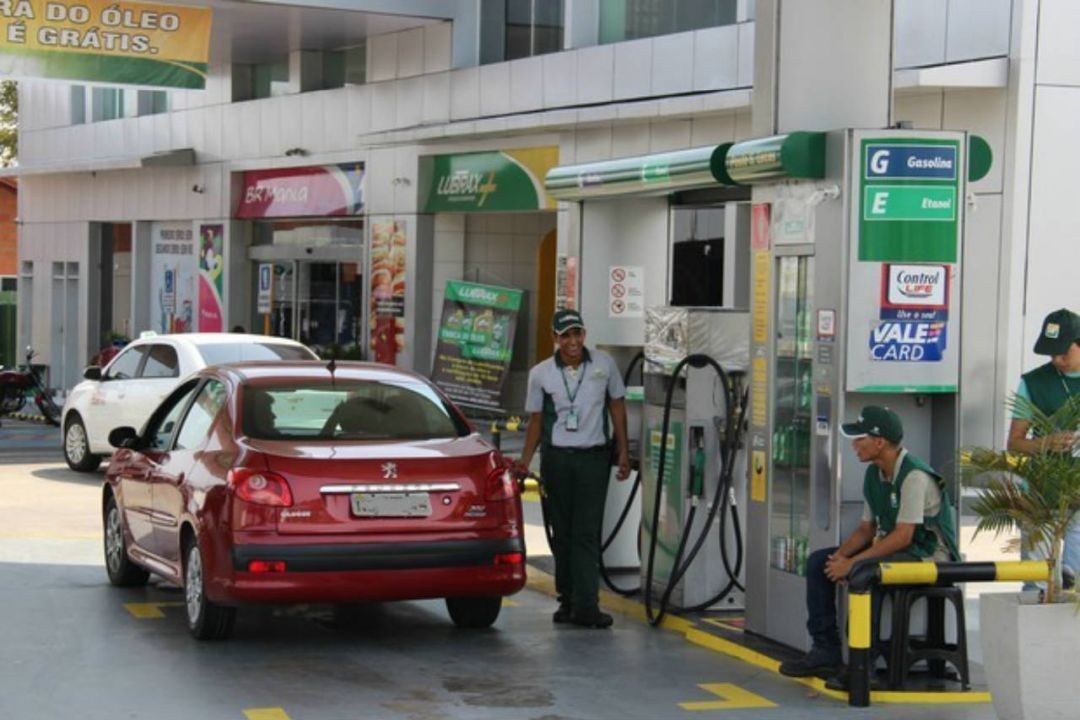 Petrobras aumenta preço da gasolina para as distribuidoras a partir de hoje (25)
