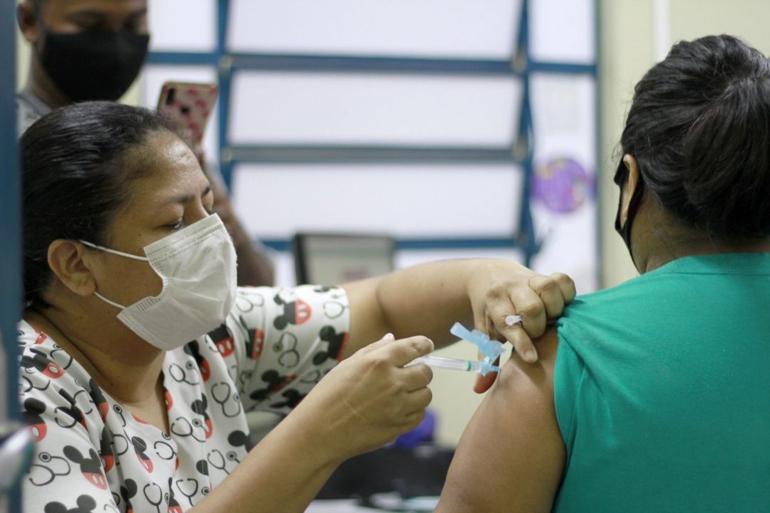 Aplicação da vacina bivalente contra covid-19 começa nesta quarta-feira (15), em Manaus
