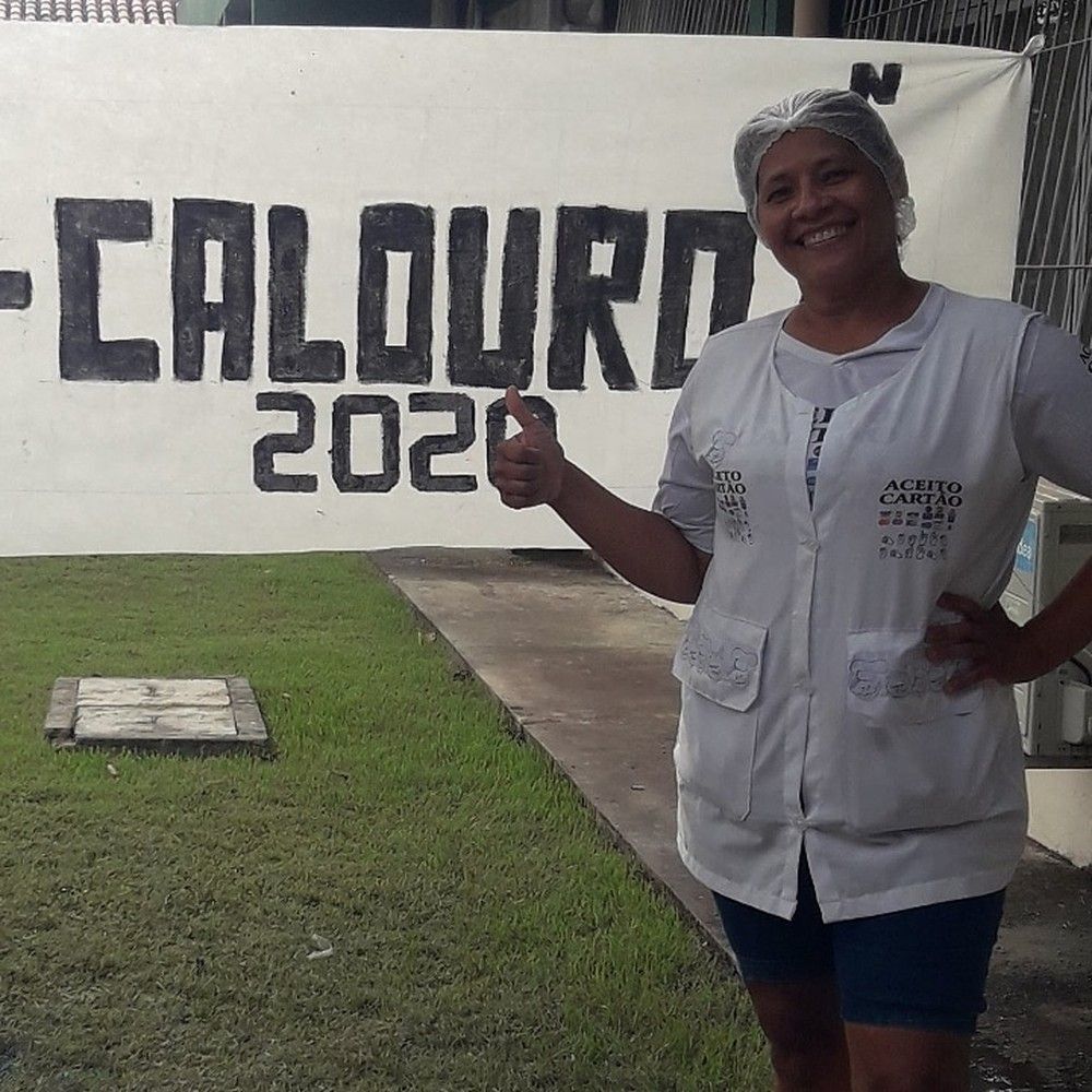 Autônoma realiza sonho de estudar em universidade onde vende lanches no Amapá