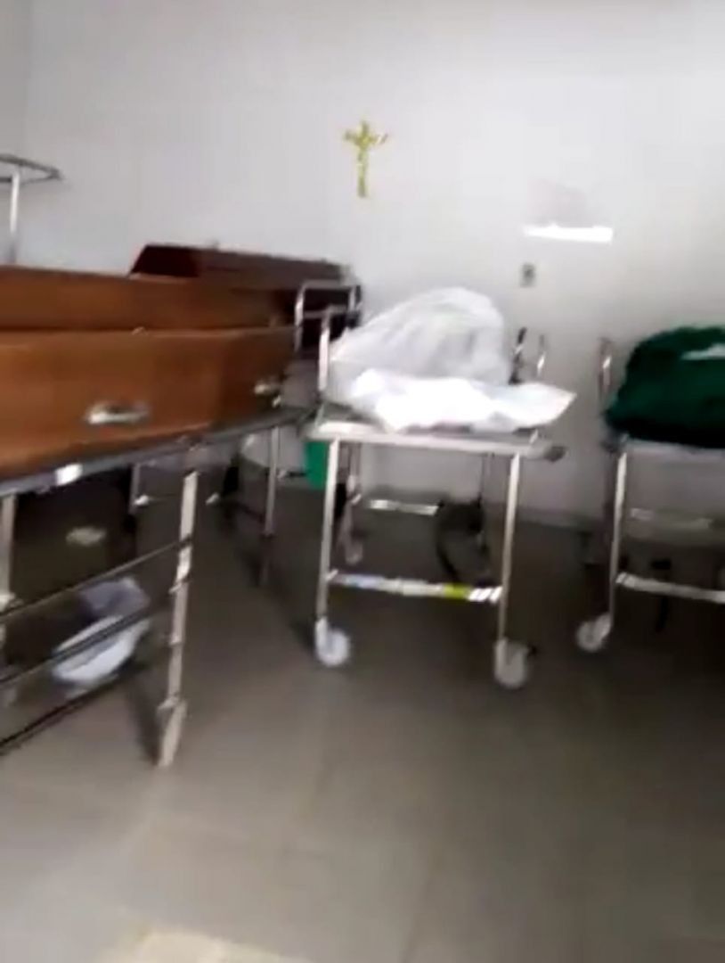Vídeo mostra necrotério lotado no PS de Rio Branco: 'aglomeração nos hospitais é de cadáveres', diz diretor