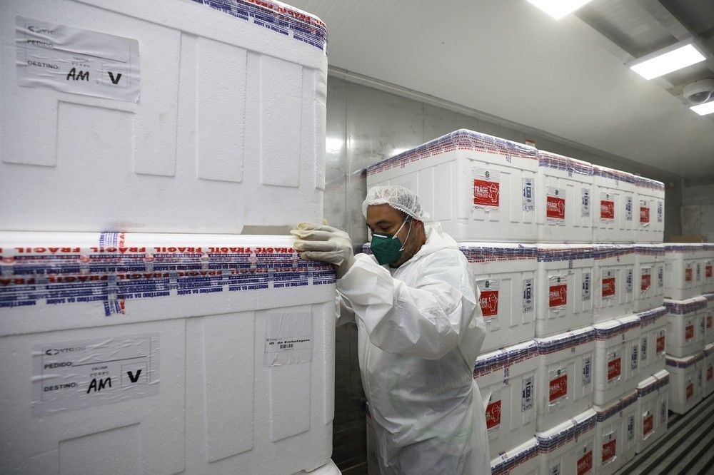 Onze municípios do interior do AM ainda não fizeram a retirada de 4,3 mil doses da vacina contra Covid-19, diz FVS