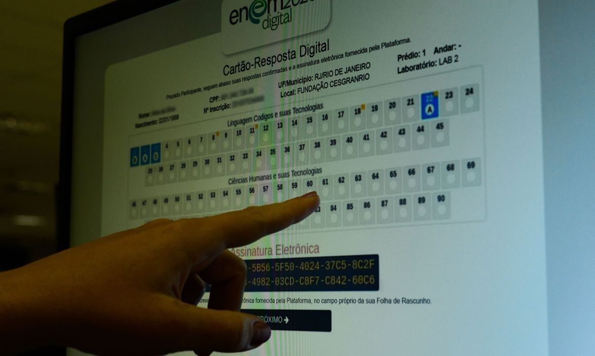 Especialista explica principais programas para ingresso no ensino superior por meio do ENEM