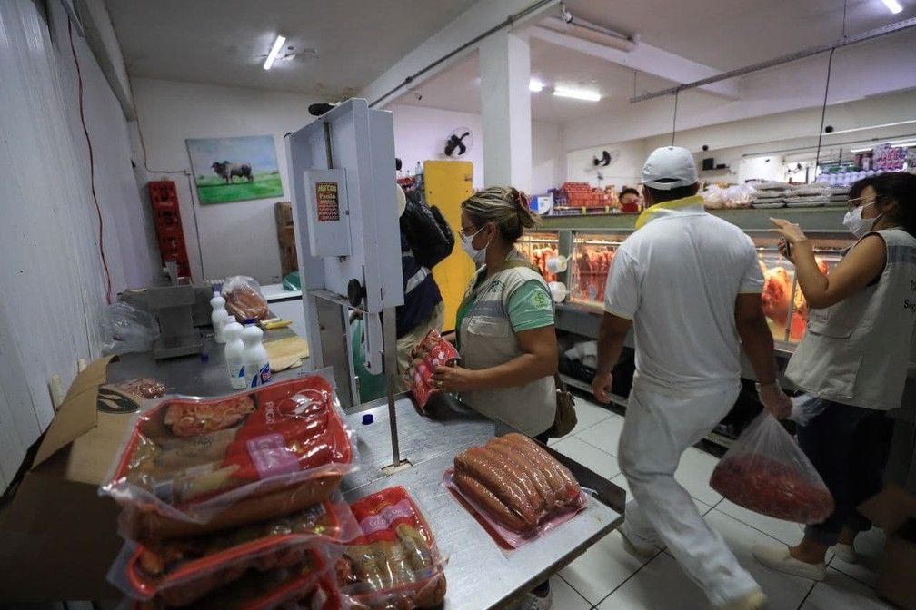 Central Integrada de Fiscalização apreende 120 quilos de carne vencida na Zona Sul de Manaus