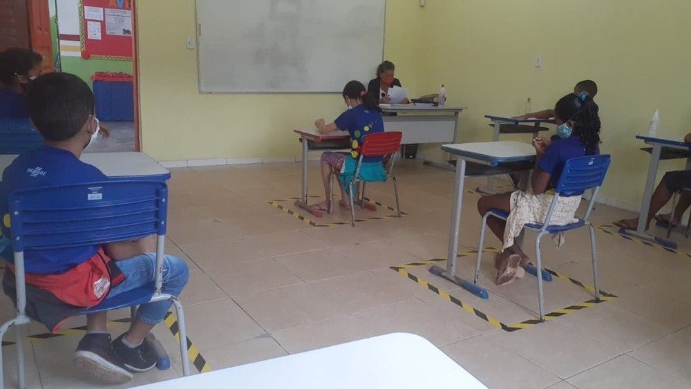 Volta às aulas no formato híbrido é marcada por falta de professores em Macapá