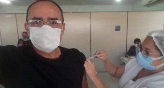 Jornalista Ayres Rocha comenta processo para receber primeira dose do imunizante AstraZeneca contra Covid-19 no Acre