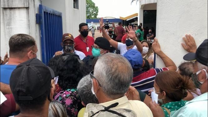 Retorno da aplicação da vacina Coronavac em Porto Velho registra tumulto e aglomeração