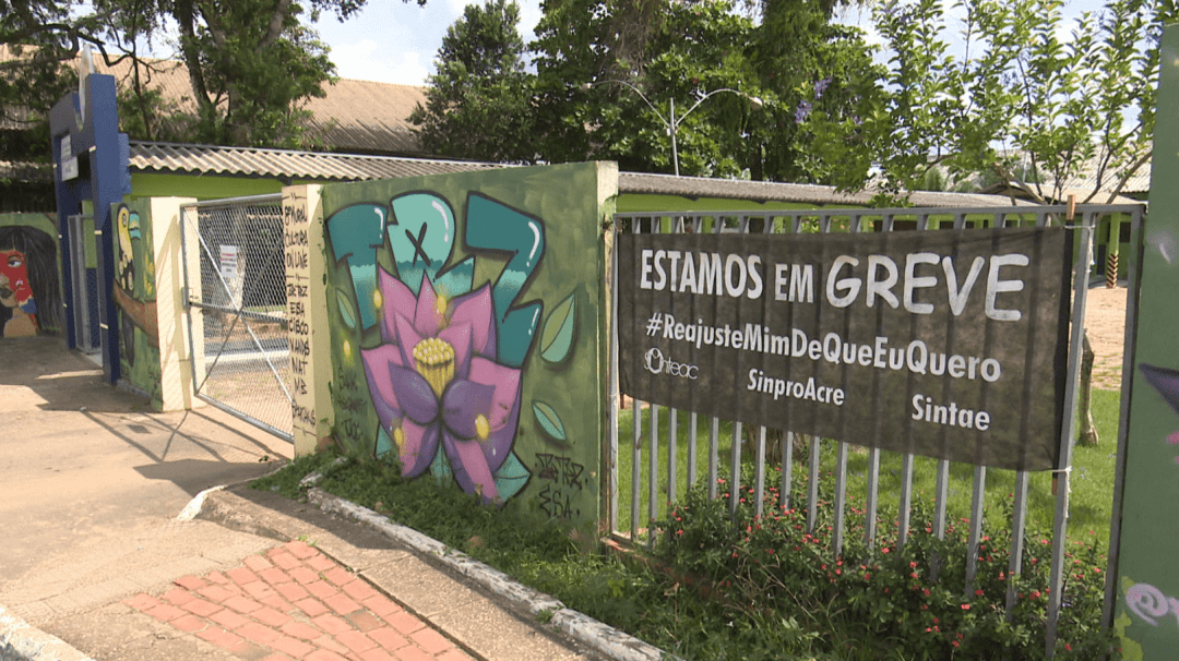 Servidores da Educação no Acre mantém greve após anúncio de medidas do governo para 2021