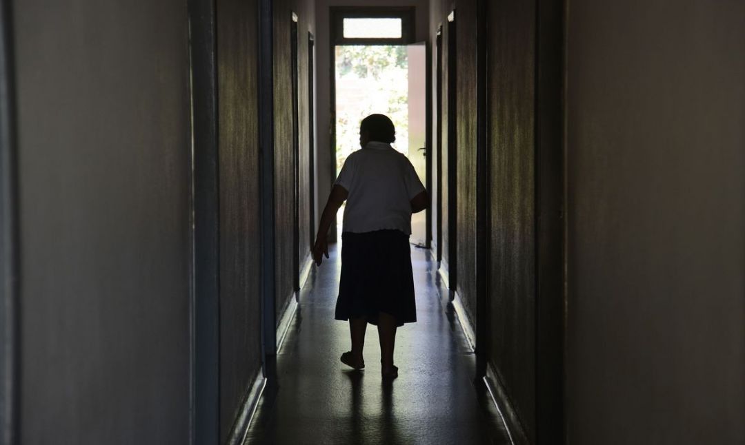Campanha Junho Violeta abre debate sobre tipos de violência contra os idosos