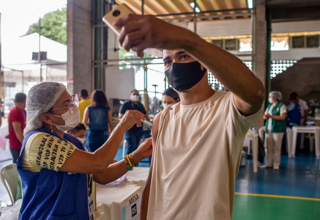 Pessoas a partir de 28 anos podem ser vacinadas contra Covid-19 nesta terça-feira (29) em Manaus