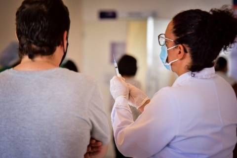 Acre registra caso de médica que conseguiu burlar sistema de vacinação contra Covid-19