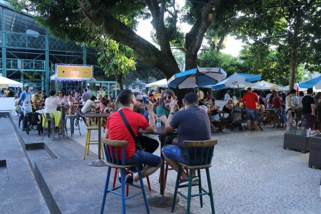 Bares e restaurantes voltam a funcionar sem limite de horário em Belém