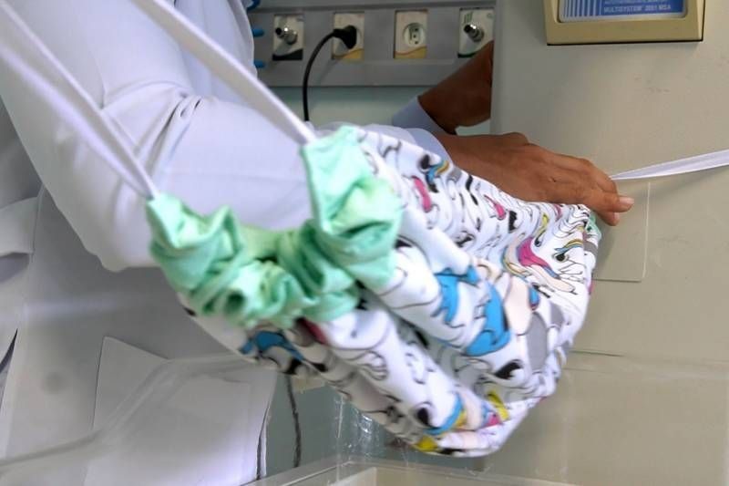 Hospital Gaspar Viana, em Belém, usa técnica da 'redinha' em bebês internados na UTI