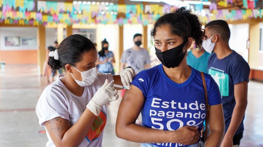 Vacinação contra Covid-19 em Macapá começa para o público de 18 a 25 anos na terça-feira (27)
