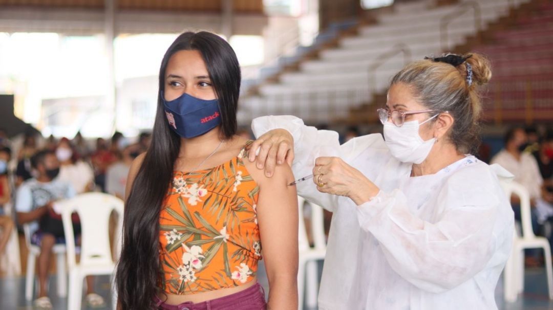 Vacinação contra Covid-19 continua nesta segunda-feira (26) para pessoas a partir de 18 anos em Manaus