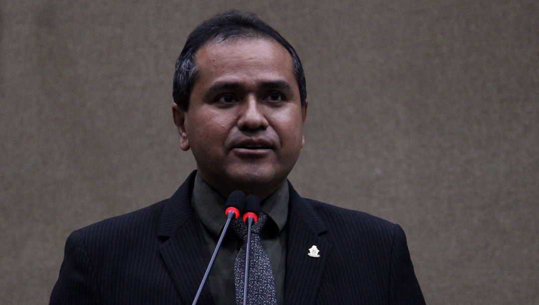 Vereador recebe verba pública para viajar durante recesso parlamentar em Manaus
