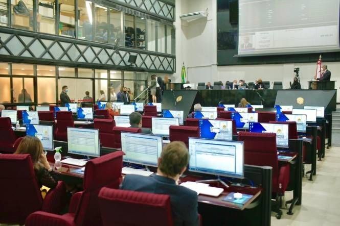 Nova lei garante direito de servidores responsáveis por deficientes a redução de carga horária