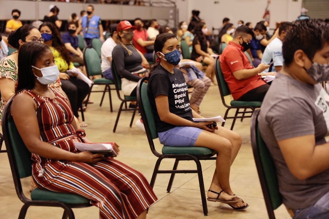 Falta de materiais atrasa vacinação no Centro de Convivência da Família nesta terça-feira (17) em Manaus