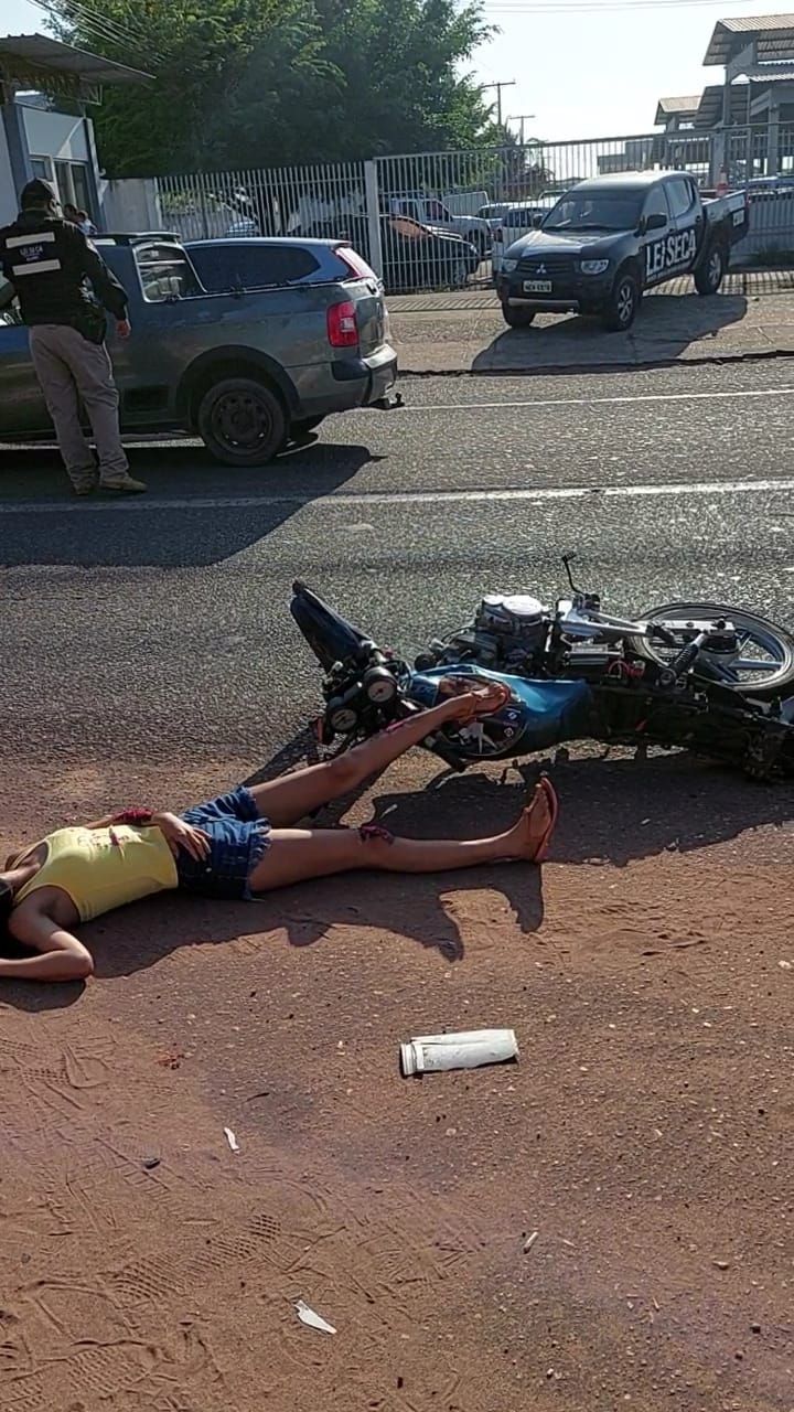 Simulação de acidente chama atenção de motoristas e pedestres em Macapá