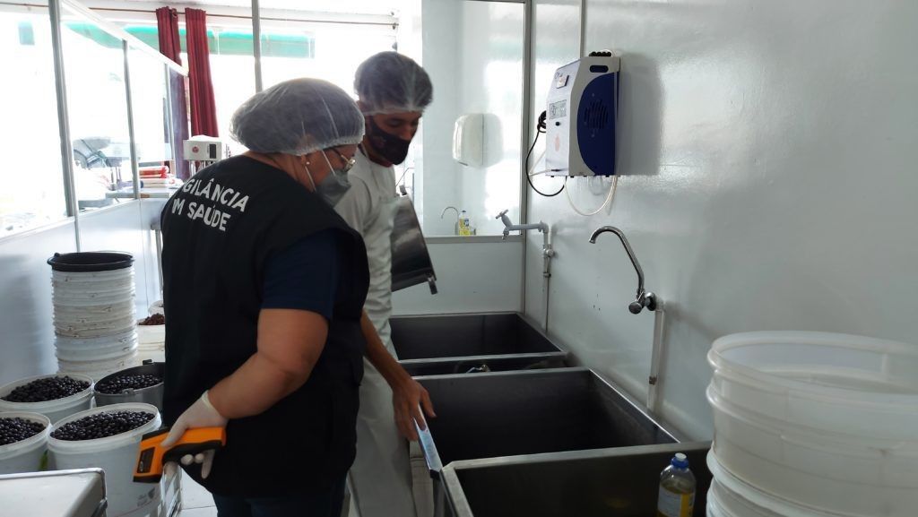 Batedeira de açaí é inspecionada e orientada em Macapá quanto aos cuidados com inseto que transmite doença de Chagas