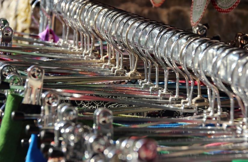 Projeto 'Guarda-Roupa Compartilhado' distribui roupas para famílias carentes no Amapá