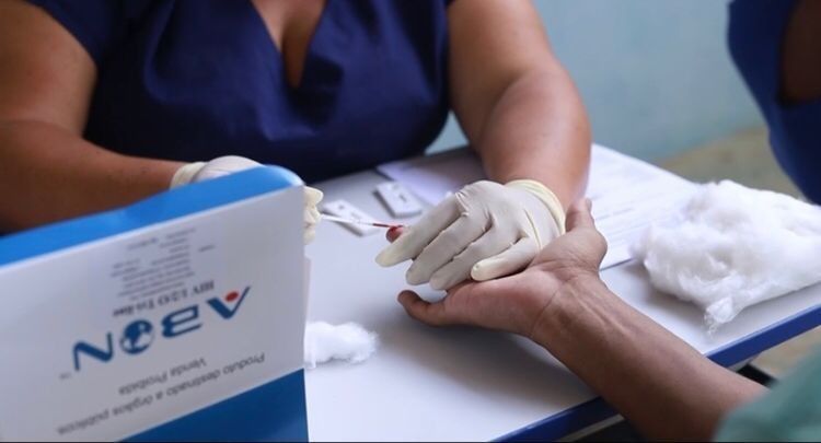 Iapen realiza testes rápidos em internos do presídio para detecção de possíveis doenças