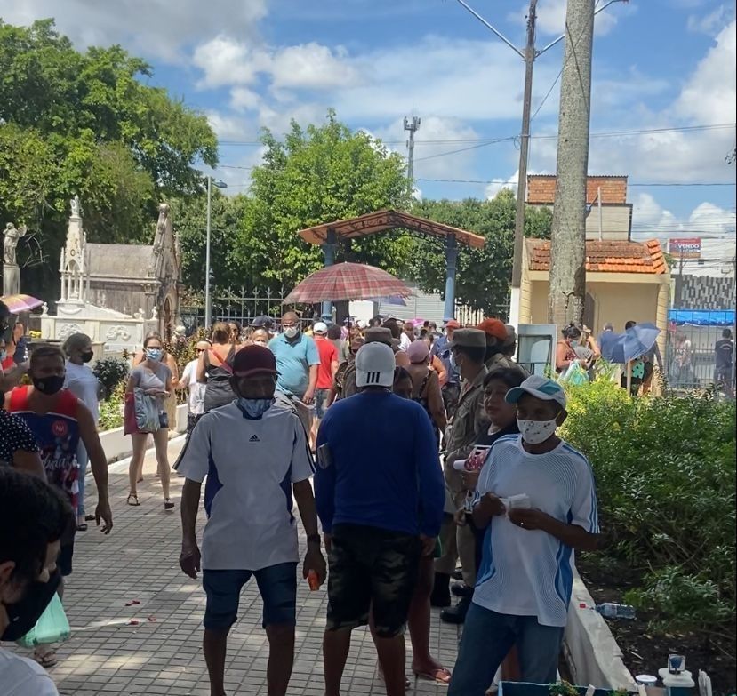 Movimentação intensa nos cemitérios de Belém neste dia de finados