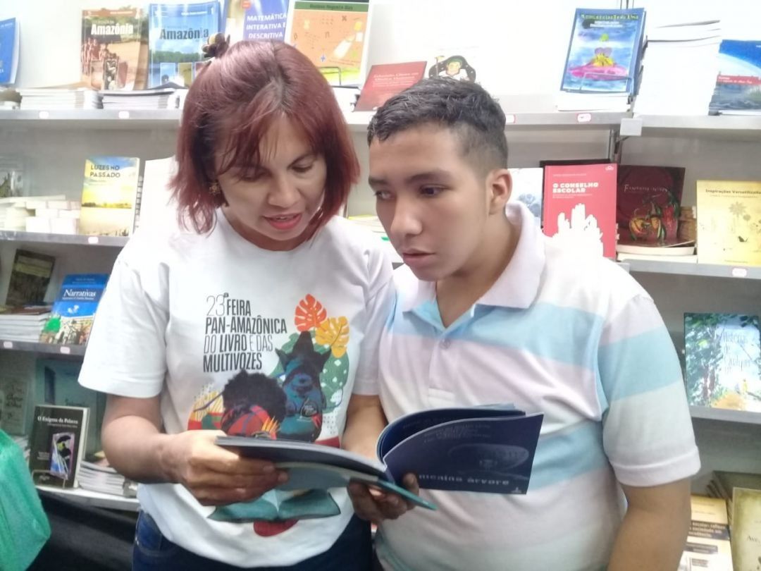 Projeto "Lamparina Acesa" auxilia deficientes visuais no acesso à literatura amazônica