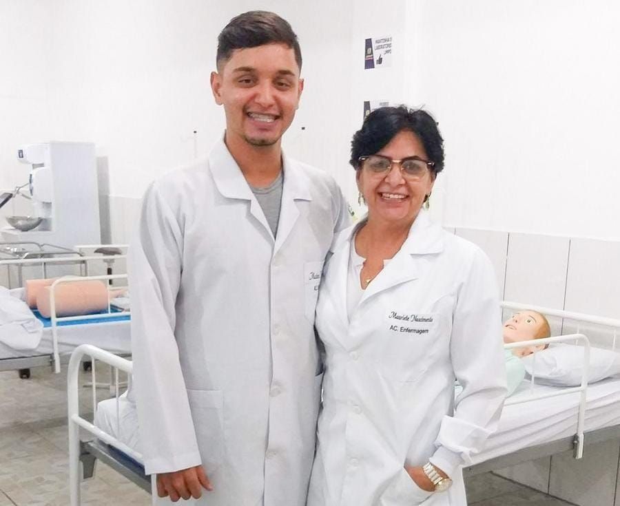 No Acre, mãe e filho falam sobre conquista do sonho de concluírem juntos o curso de enfermagem