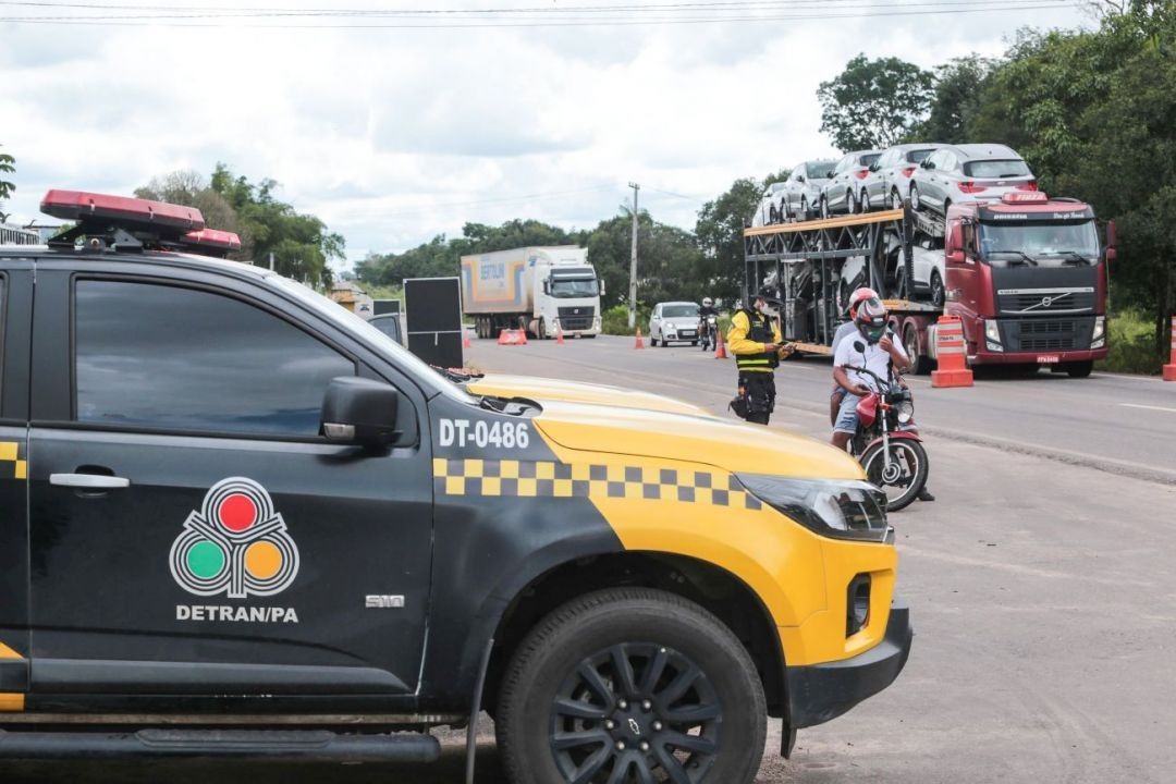 Agentes das forças de segurança do estado reforçam as ações da operação 'festas seguras' nesta última semana do ano