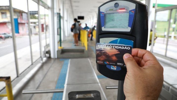 Passageiros do transporte coletivo podem utilizar o PIX para recarregar o cartão PassaFacil em Manaus
