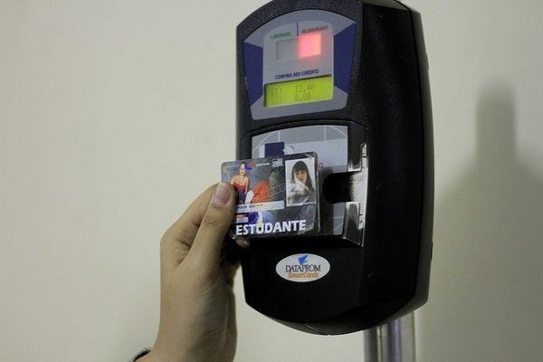 Alunos com direito a meia passagem já podem fazer recadastramento estudantil