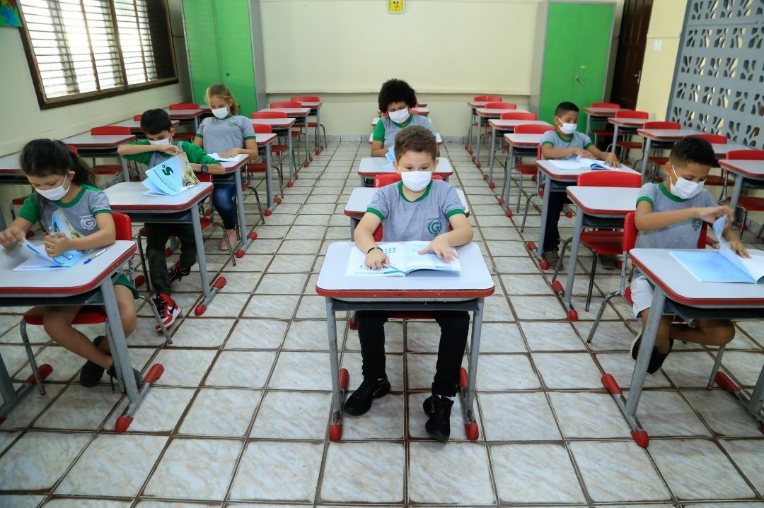 Para retorno das aulas de forma presencial, estado solicita vacinação contra Covid-19 de alunos no AP