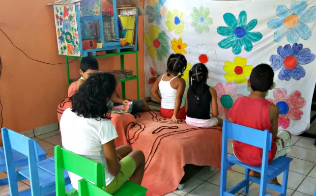"É muito bom ver uma criança feliz, porque a gente já passou por essa fase um dia" declara empresária que promoveu ação social em abrigo infantil