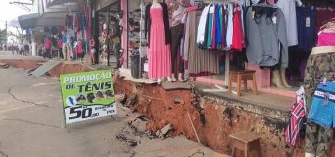 Trecho do calçadão na capital acreana volta ceder
