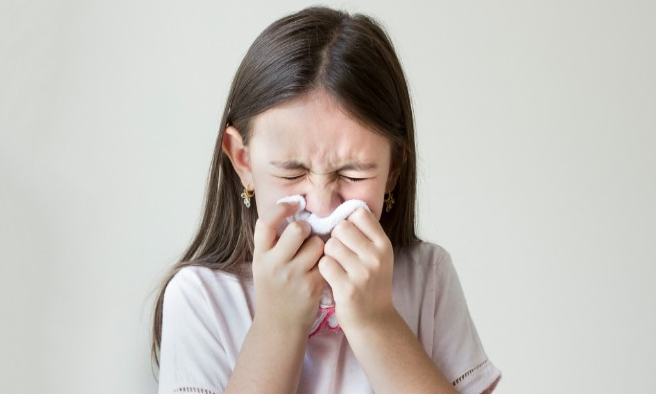Especialista alerta sobre os principais sintomas e meios de evitar o agravamento de síndromes respiratórias nas crianças
