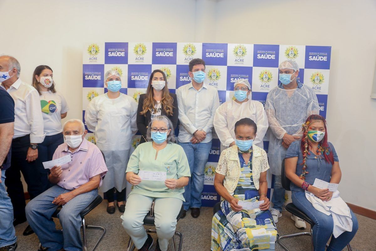 Vacina contra Covid-19 chega em pouca quantidade ao AC e prefeitos precisam estabelecer critérios para vacinação