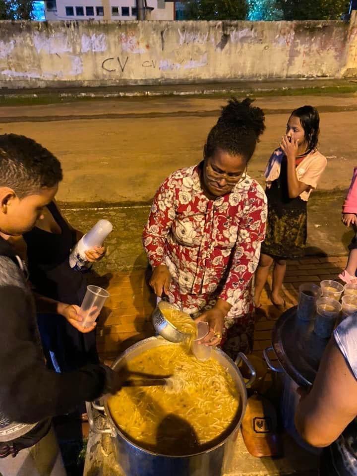 Pastora cria projeto social e cede casa para ajudar dependentes químicos no AC
