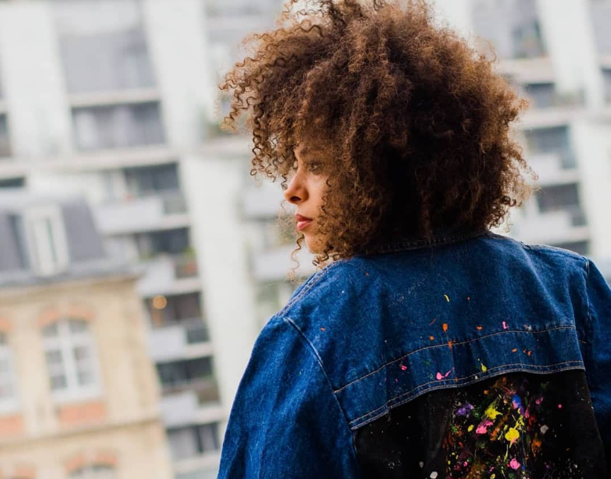 Uma preta em Paris: artista une história de moda, arte e resistência em um livro