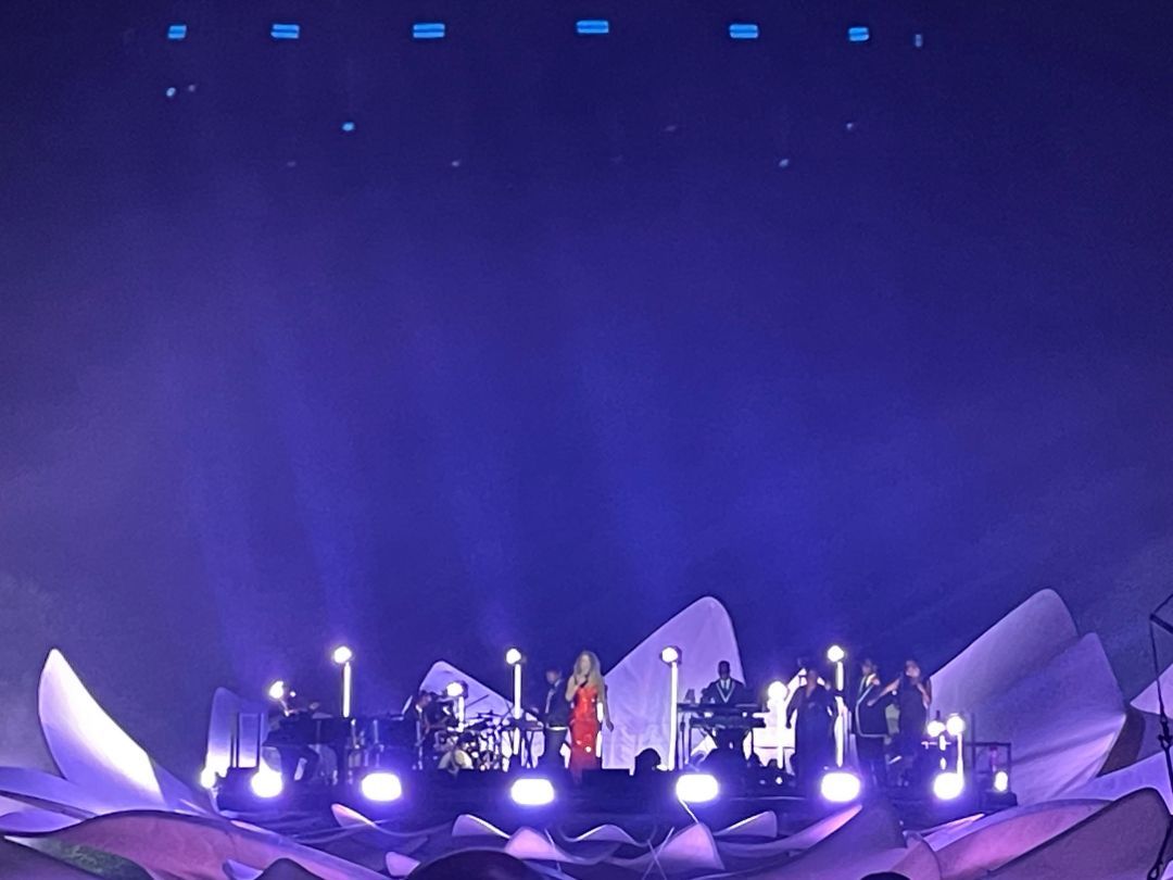 Amazônia Live: Apresentação no rio Guamá, em Belém, reúne Mariah Carey e cantoras paraenses em prol da preservação da floresta Amazônica