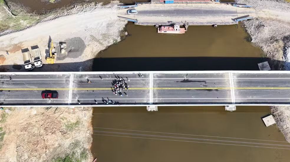 Nova ponte sobre o rio Curuçá, na BR-319, é liberada para tráfego de veículos após três anos do desabamento