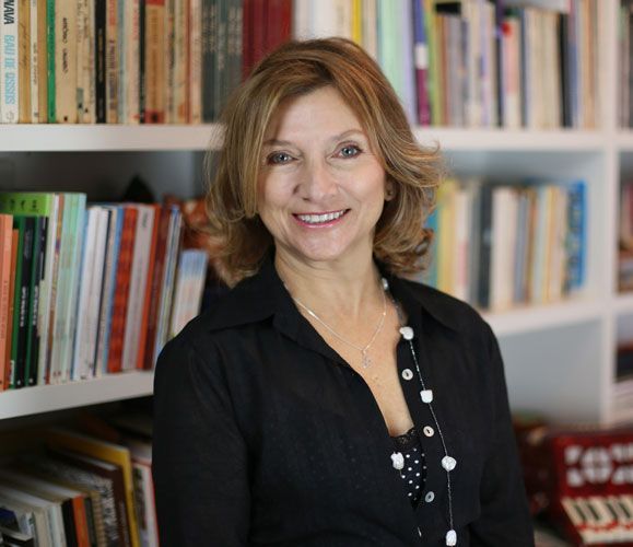 Escritora lança coletânea de minicontos sobre amor, solidão e envelhecimento