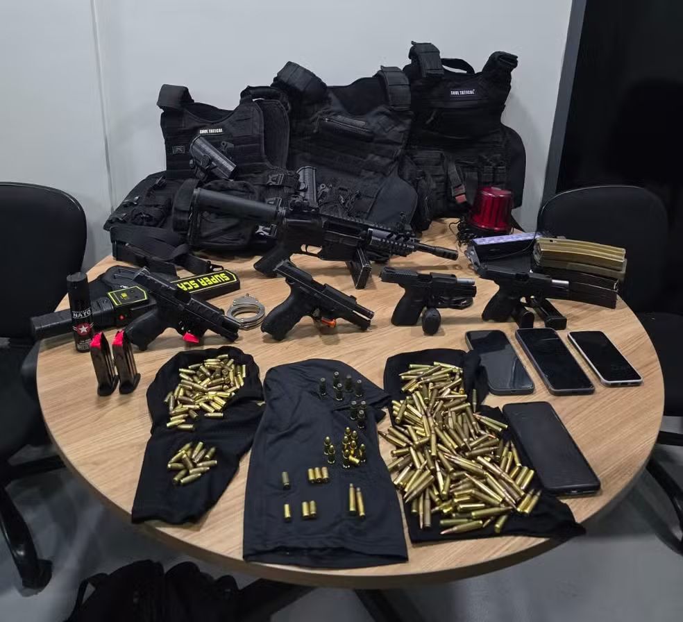 Três policiais militares e dois homens são presos suspeitos de tentar roubar carga de drogas no Rio Negro