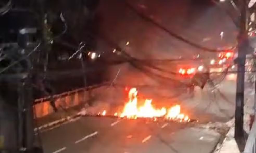 Moradores protestam e pedem justiça por morte de jovem na Zona Oeste de Manaus