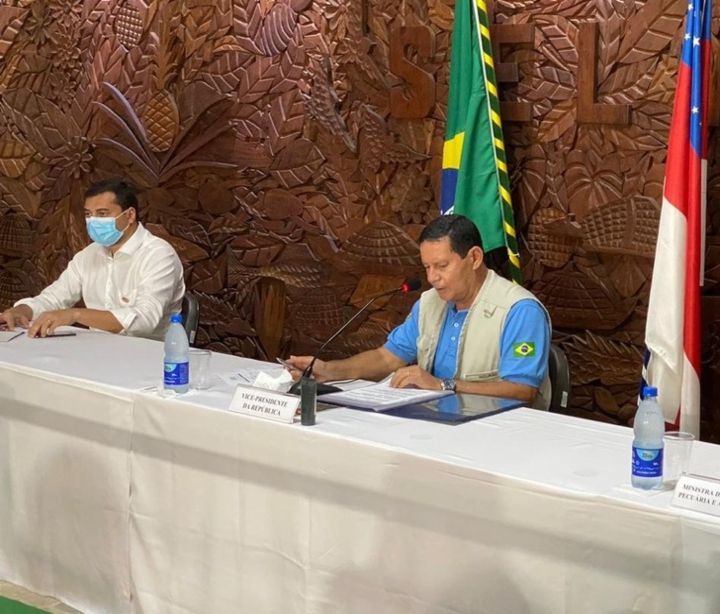 Embaixadores estrangeiros e representantes do governo sobrevoam áreas de fronteira do AM